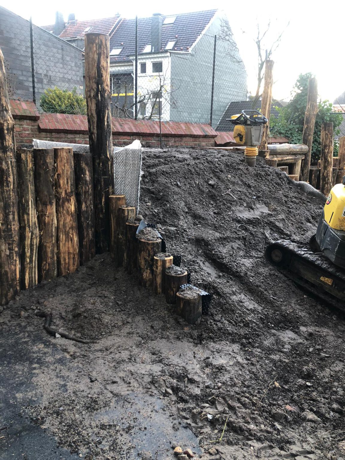 27f55937-8109-4c76-8c89-0850a32c5b65